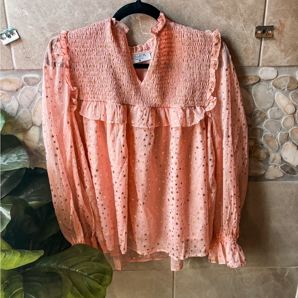 ⭐️ COLLETTA STAR PRINT RUFFLE BLOUSE ⭐️ - Picture 4 of 5